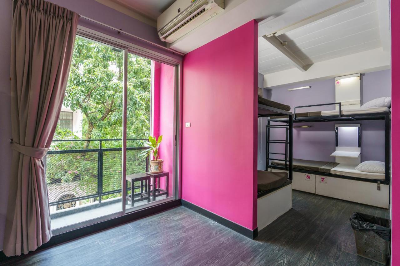 Cheqinn Hostel - Sukhumvit 4 Nana Plaza Bangkok Ngoại thất bức ảnh