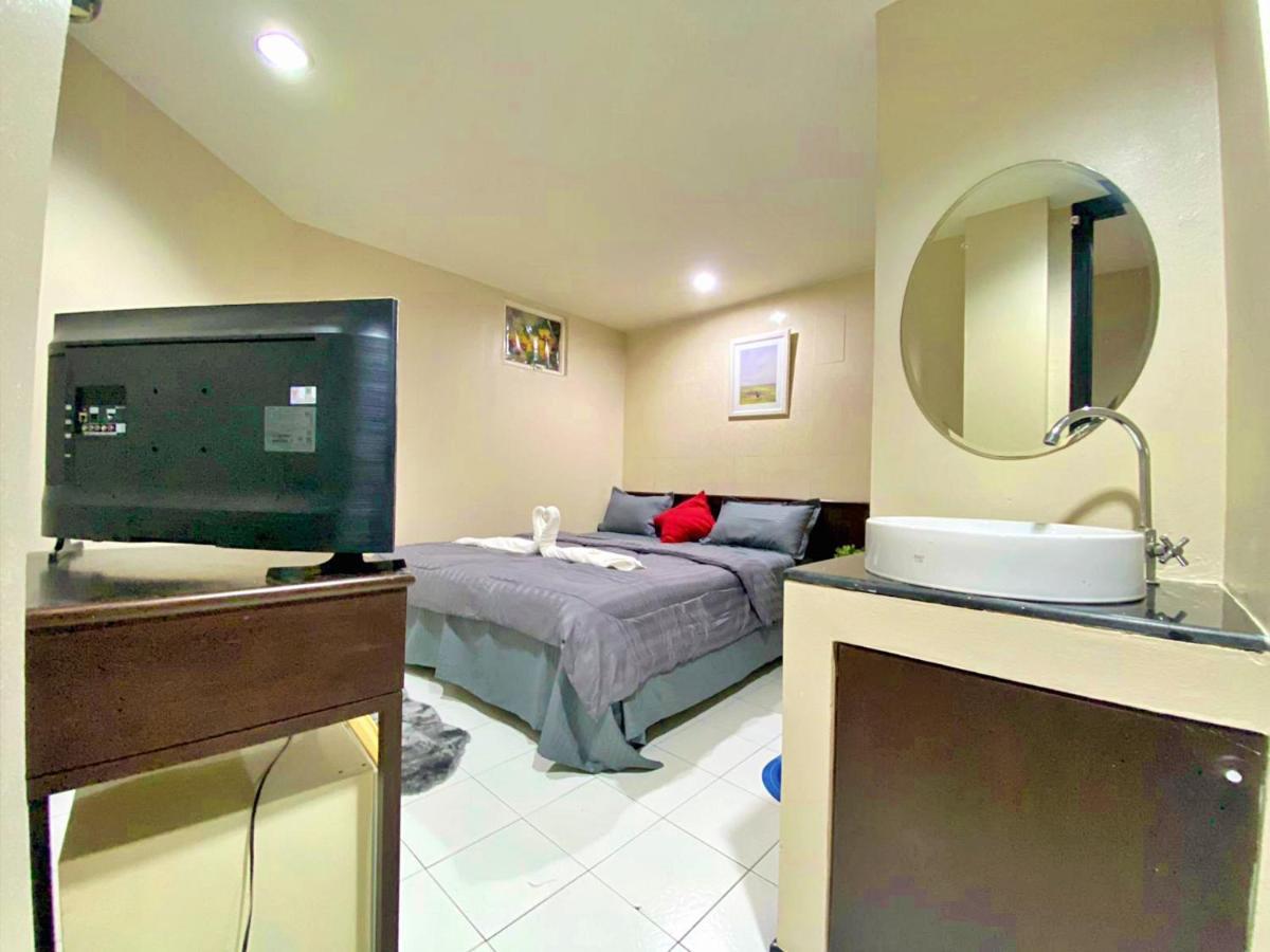 Cheqinn Hostel - Sukhumvit 4 Nana Plaza Bangkok Ngoại thất bức ảnh