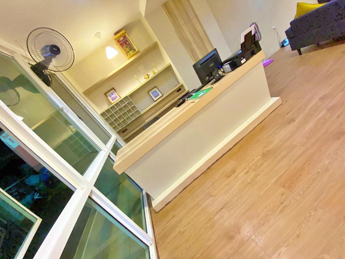 Cheqinn Hostel - Sukhumvit 4 Nana Plaza Bangkok Ngoại thất bức ảnh