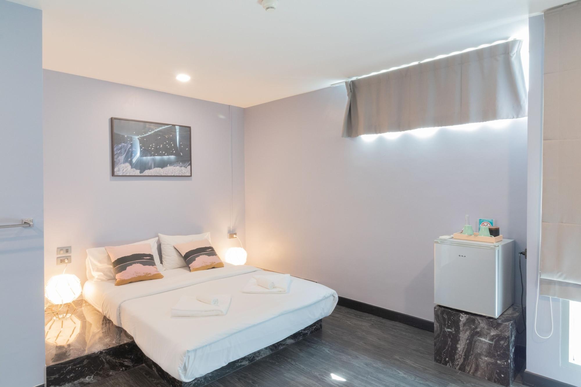 Cheqinn Hostel - Sukhumvit 4 Nana Plaza Bangkok Ngoại thất bức ảnh