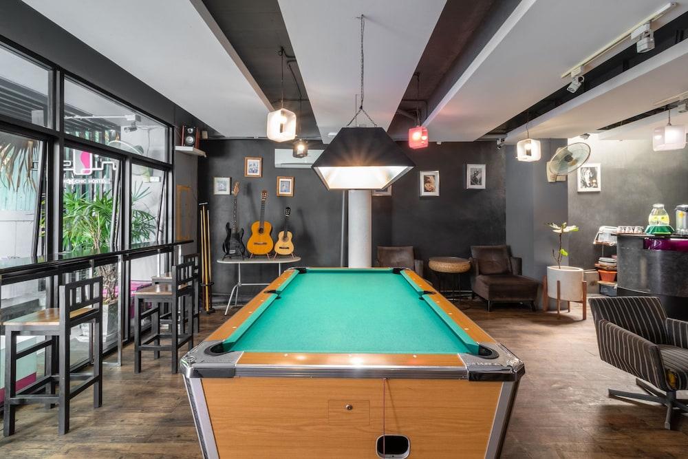 Cheqinn Hostel - Sukhumvit 4 Nana Plaza Bangkok Ngoại thất bức ảnh