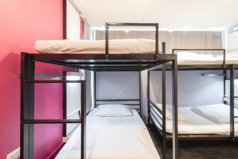 Cheqinn Hostel - Sukhumvit 4 Nana Plaza Bangkok Ngoại thất bức ảnh