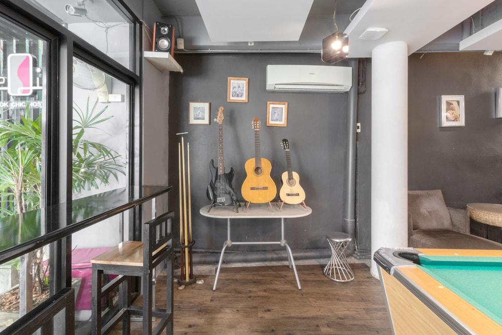 Cheqinn Hostel - Sukhumvit 4 Nana Plaza Bangkok Ngoại thất bức ảnh