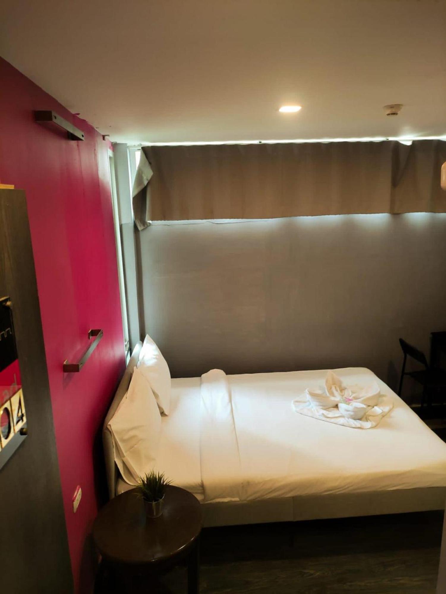 Cheqinn Hostel - Sukhumvit 4 Nana Plaza Bangkok Ngoại thất bức ảnh