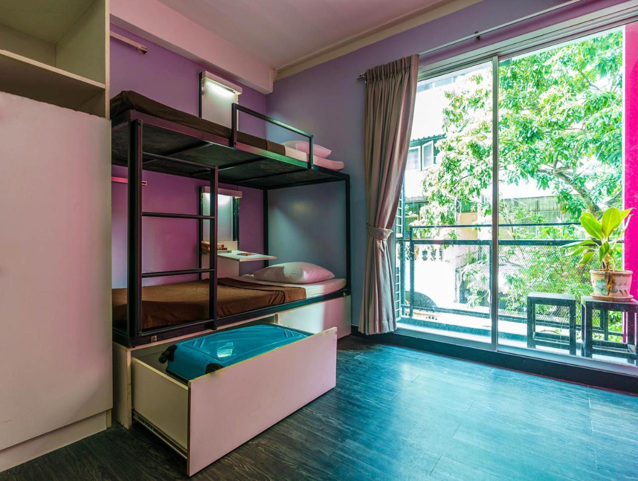 Cheqinn Hostel - Sukhumvit 4 Nana Plaza Bangkok Ngoại thất bức ảnh
