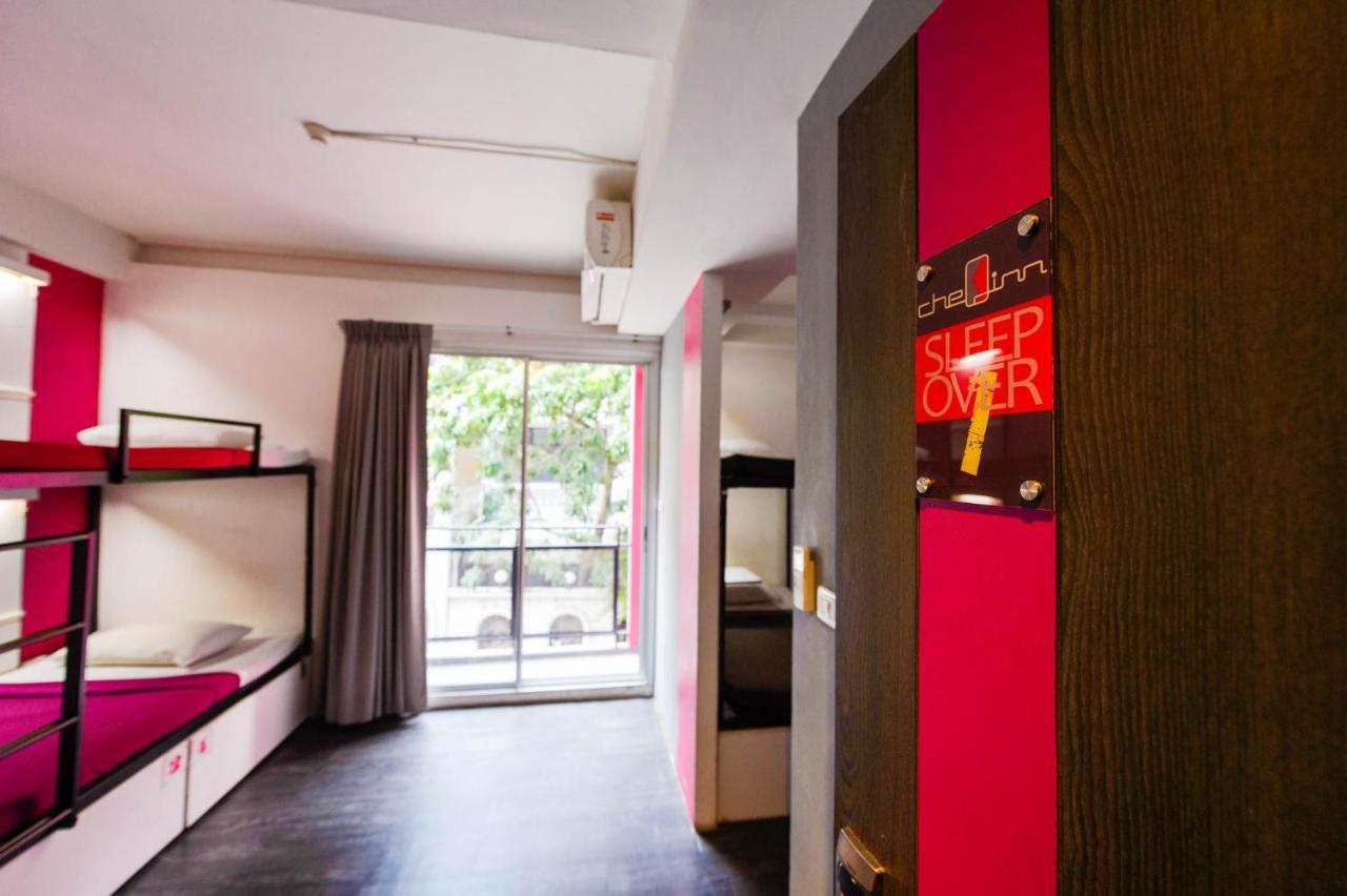 Cheqinn Hostel - Sukhumvit 4 Nana Plaza Bangkok Ngoại thất bức ảnh