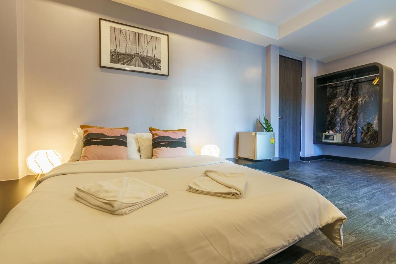 Cheqinn Hostel - Sukhumvit 4 Nana Plaza Bangkok Ngoại thất bức ảnh