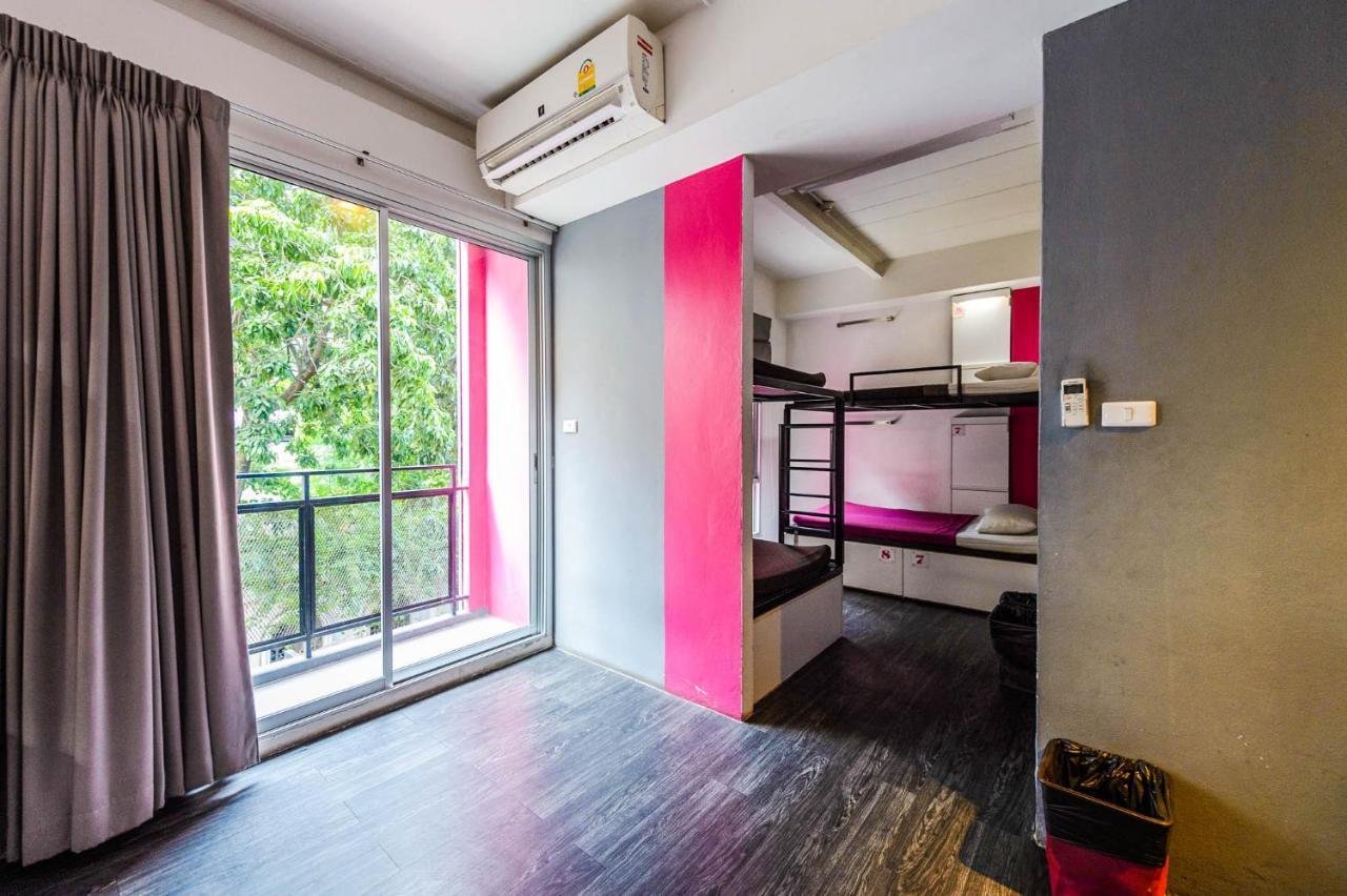Cheqinn Hostel - Sukhumvit 4 Nana Plaza Bangkok Ngoại thất bức ảnh