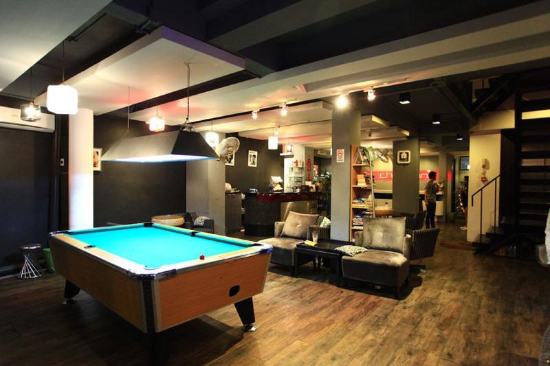 Cheqinn Hostel - Sukhumvit 4 Nana Plaza Bangkok Ngoại thất bức ảnh