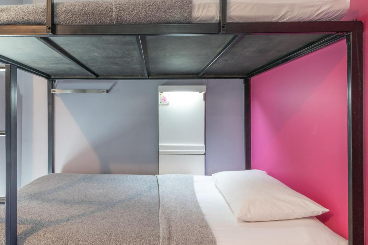 Cheqinn Hostel - Sukhumvit 4 Nana Plaza Bangkok Ngoại thất bức ảnh